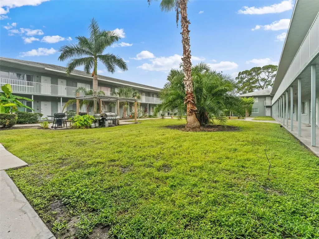 335 47th Avenue N St Petersburg FL 33703