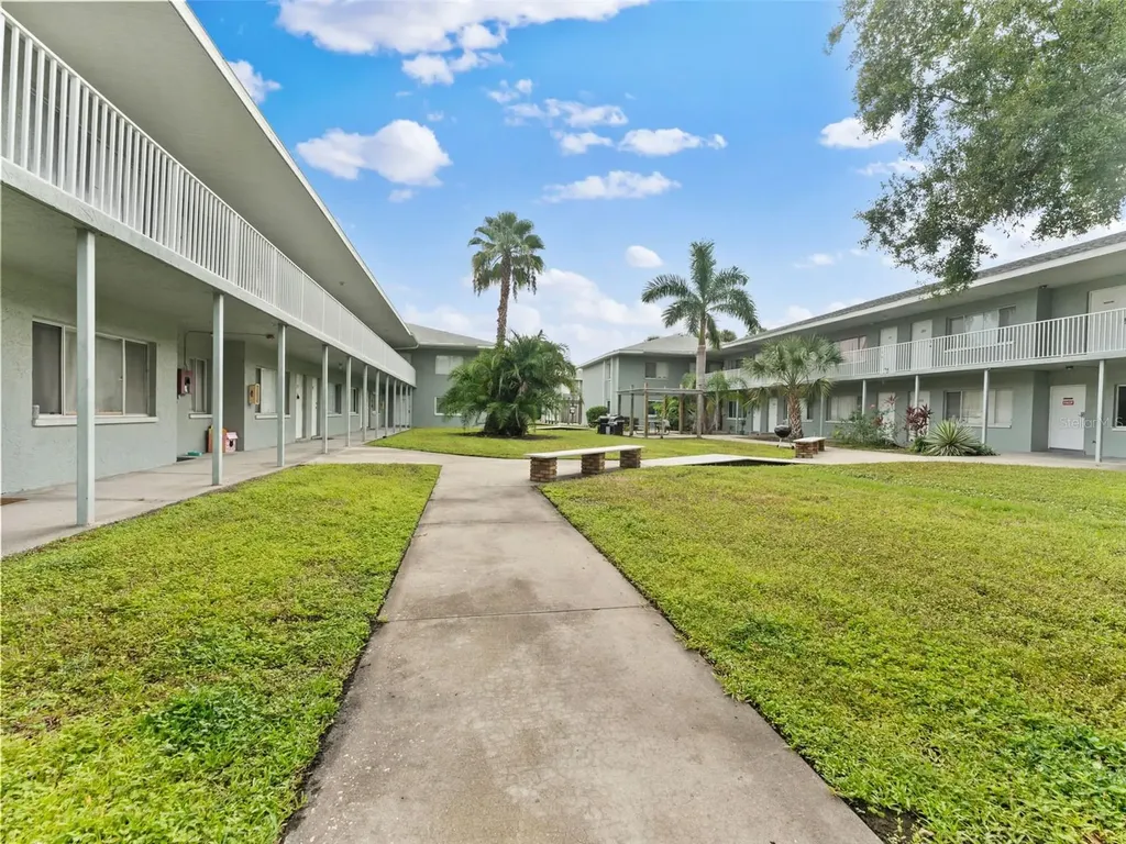 335 47th Avenue N St Petersburg FL 33703