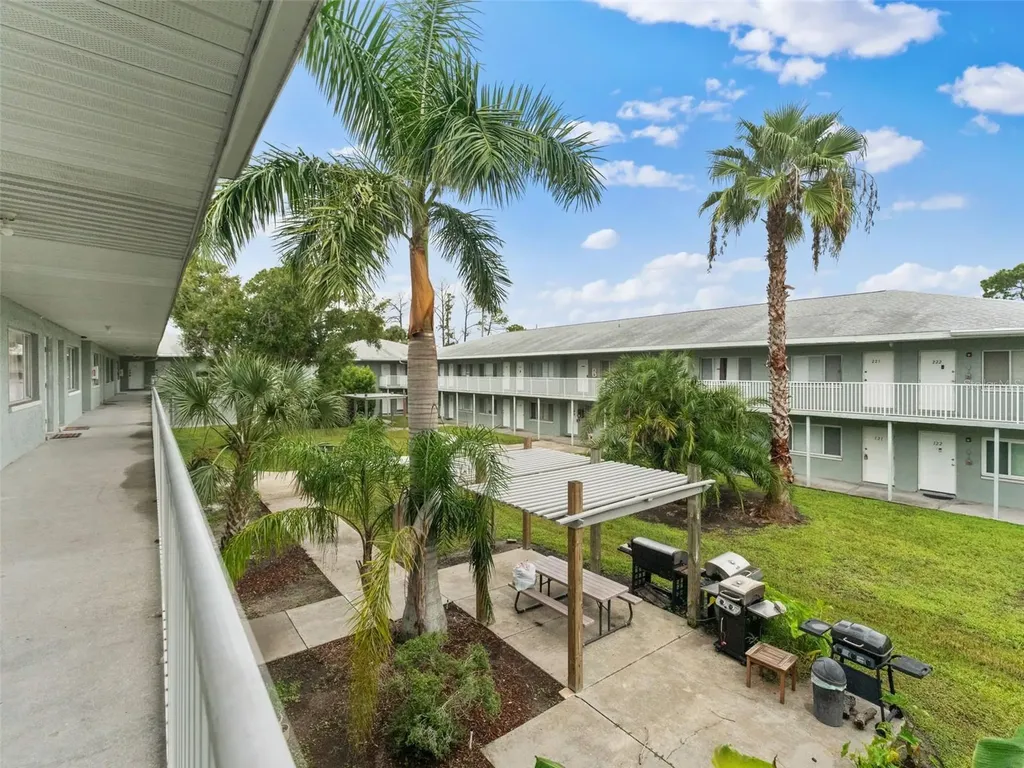 335 47th Avenue N St Petersburg FL 33703