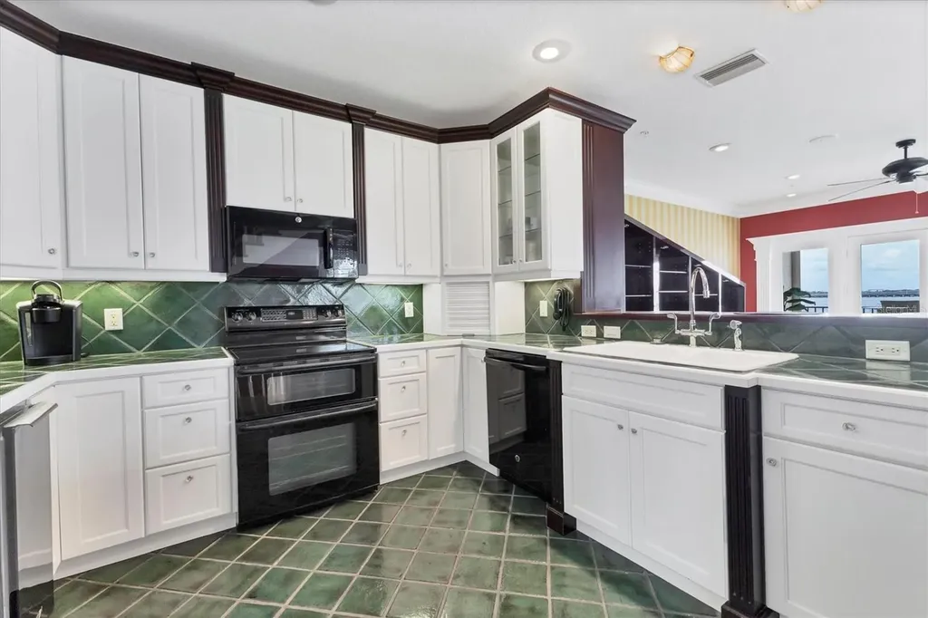 1602 Point Pleasant Avenue W Bradenton FL 34205