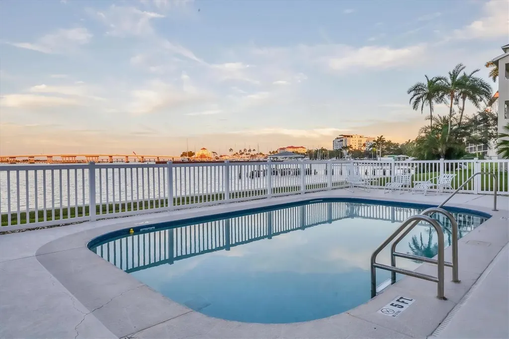 1602 Point Pleasant Avenue W Bradenton FL 34205
