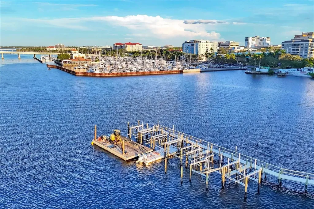 1602 Point Pleasant Avenue W Bradenton FL 34205