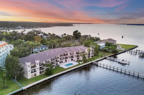 1602 Point Pleasant Avenue W Bradenton FL 34205