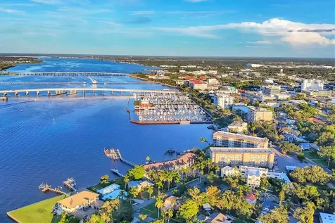 1602 Point Pleasant Avenue W Bradenton FL 34205