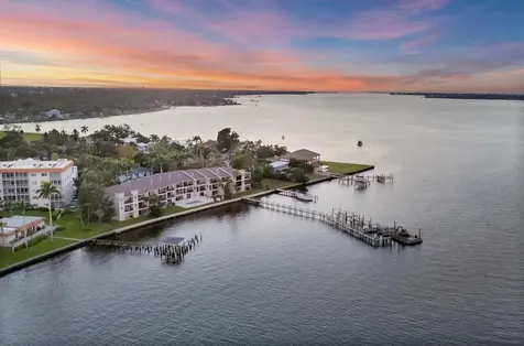 1602 Point Pleasant Avenue W Bradenton FL 34205