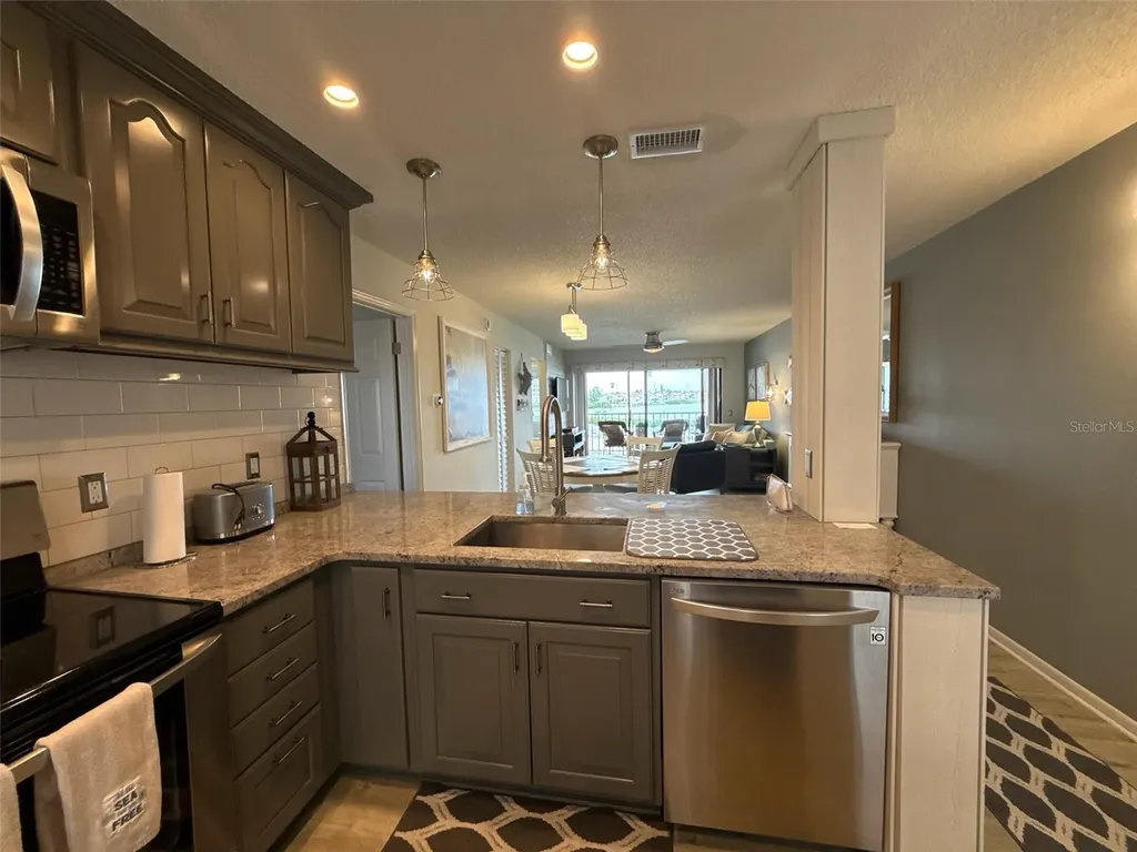 6158 Palma Del Mar Boulevard S St Petersburg FL 33715