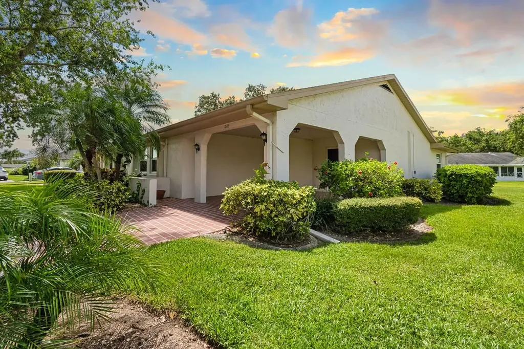 2109 Harleston Place Sun City Center FL 33573