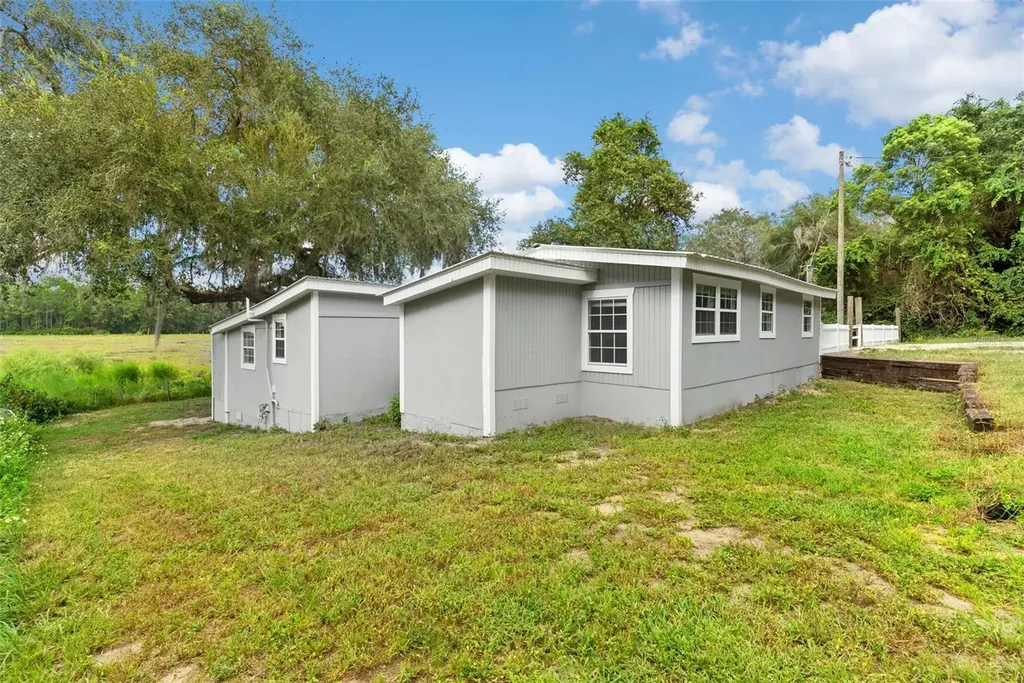 15375 SE 64th Place Ocklawaha FL 32179