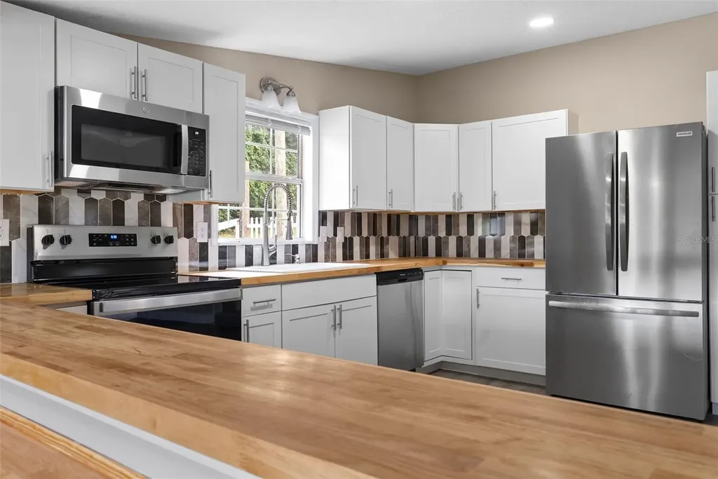 15375 SE 64th Place Ocklawaha FL 32179