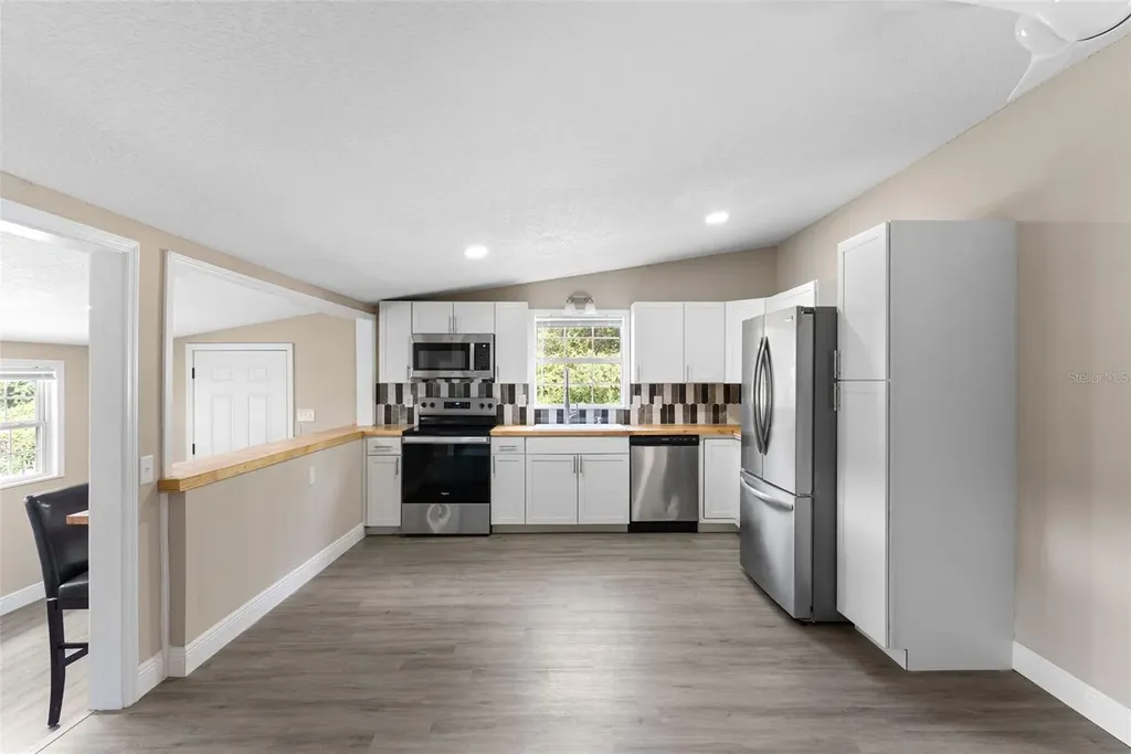 15375 SE 64th Place Ocklawaha FL 32179