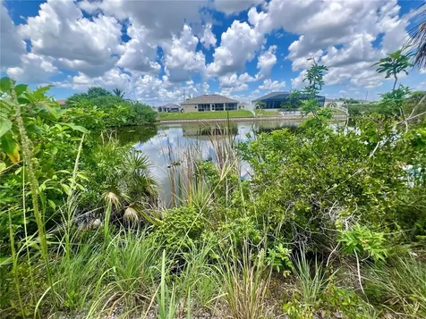 1423 NW 8th Terrace Cape Coral FL 33993