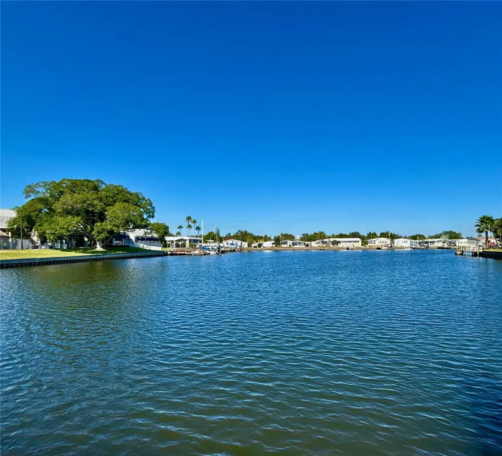 144 Americana Court NE St Petersburg FL 33702