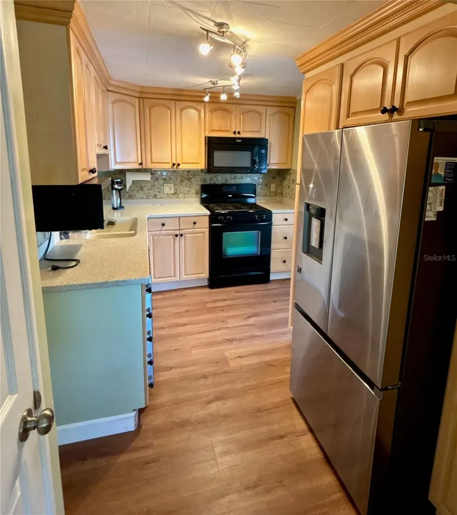 144 Americana Court NE St Petersburg FL 33702