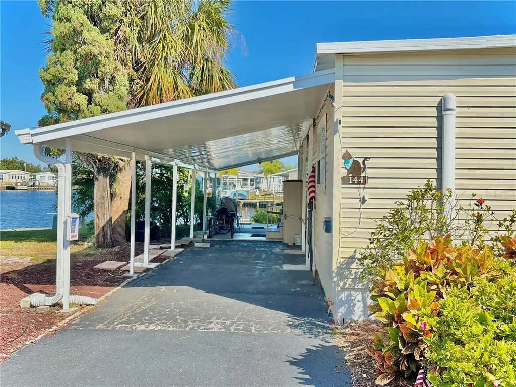 144 Americana Court NE St Petersburg FL 33702