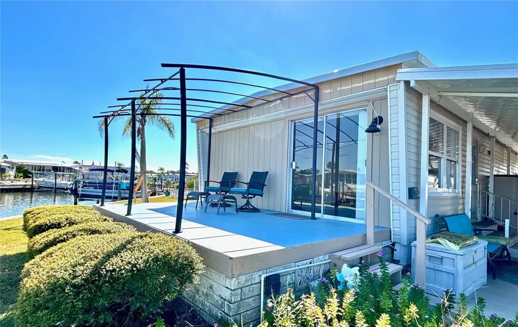 144 Americana Court NE St Petersburg FL 33702