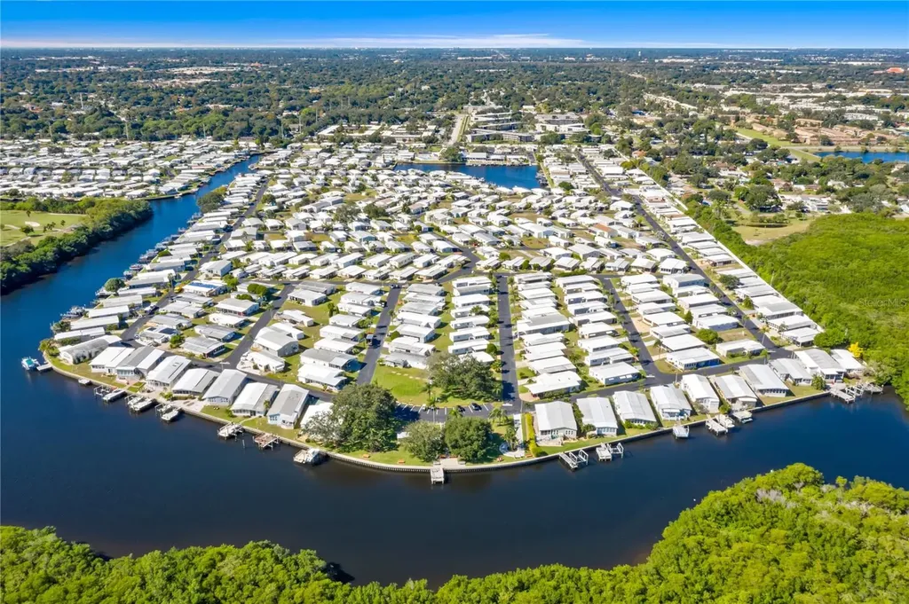 144 Americana Court NE St Petersburg FL 33702