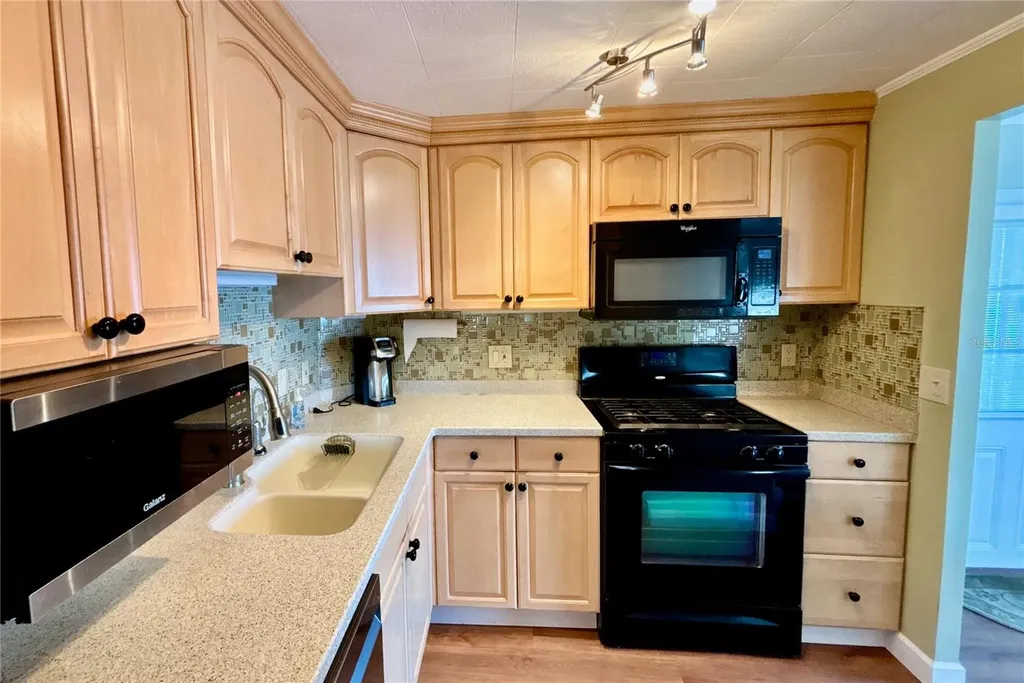 144 Americana Court NE St Petersburg FL 33702
