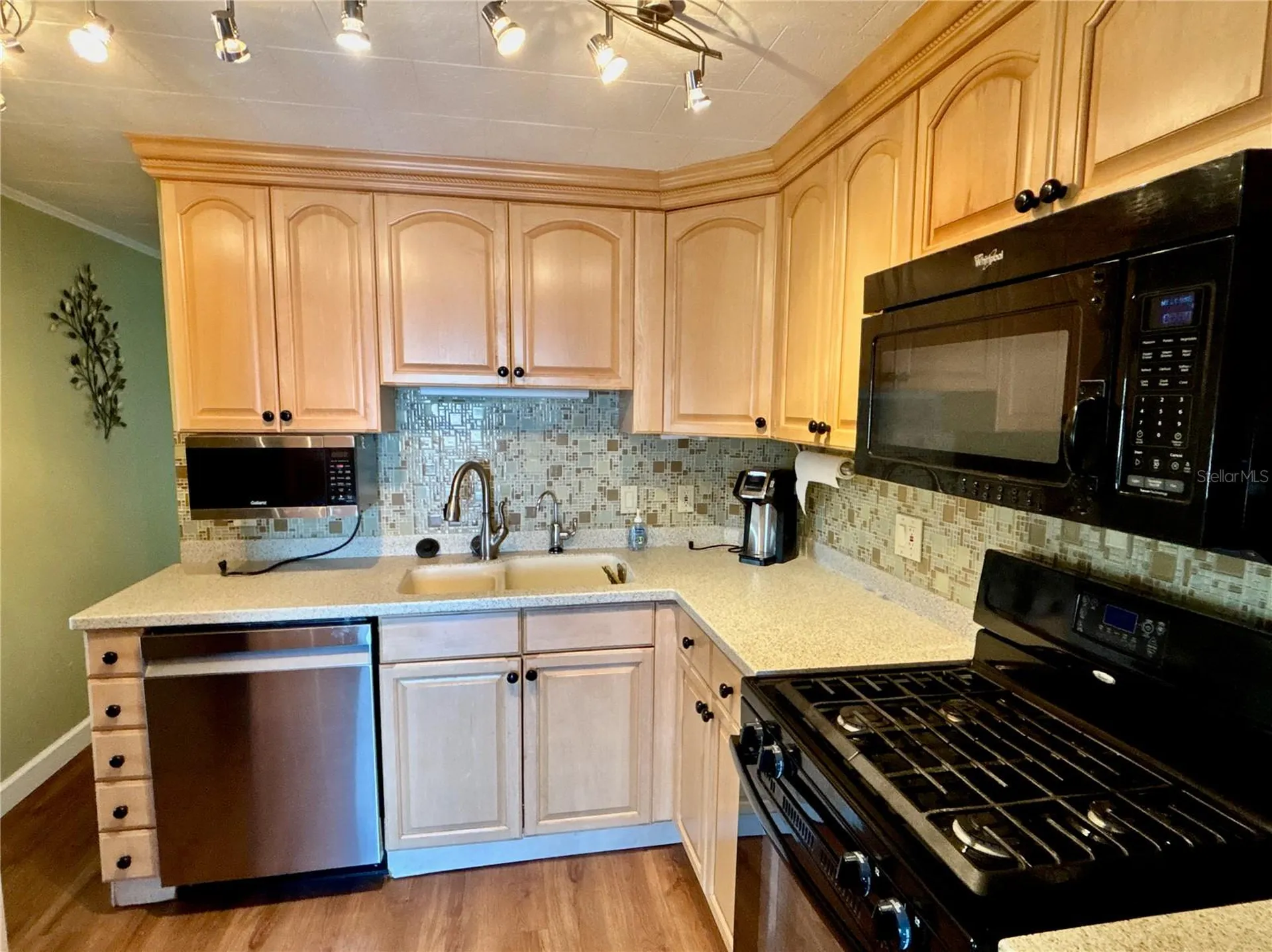 144 Americana Court NE St Petersburg FL 33702