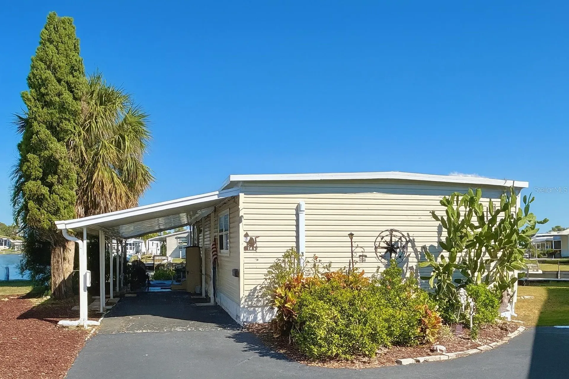 144 Americana Court NE St Petersburg FL 33702