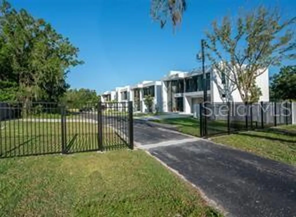 44 Avonwood Tampa FL 33625