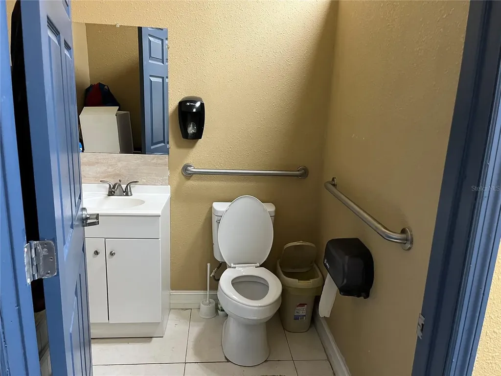 1706 E Semoran Boulevard Apopka FL 32703