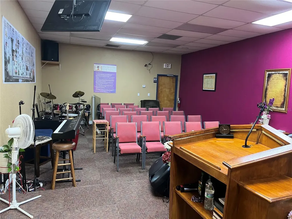 1706 E Semoran Boulevard Apopka FL 32703