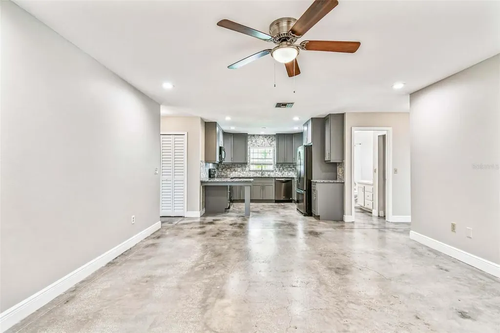 1101 81st Avenue N St Petersburg FL 33702