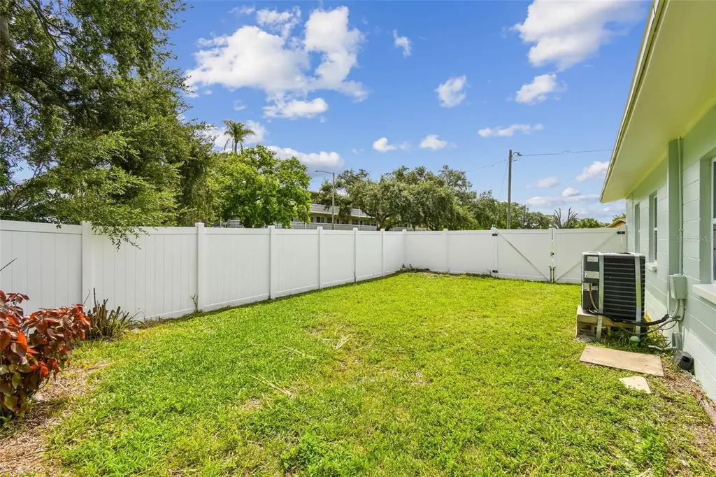 1101 81st Avenue N St Petersburg FL 33702