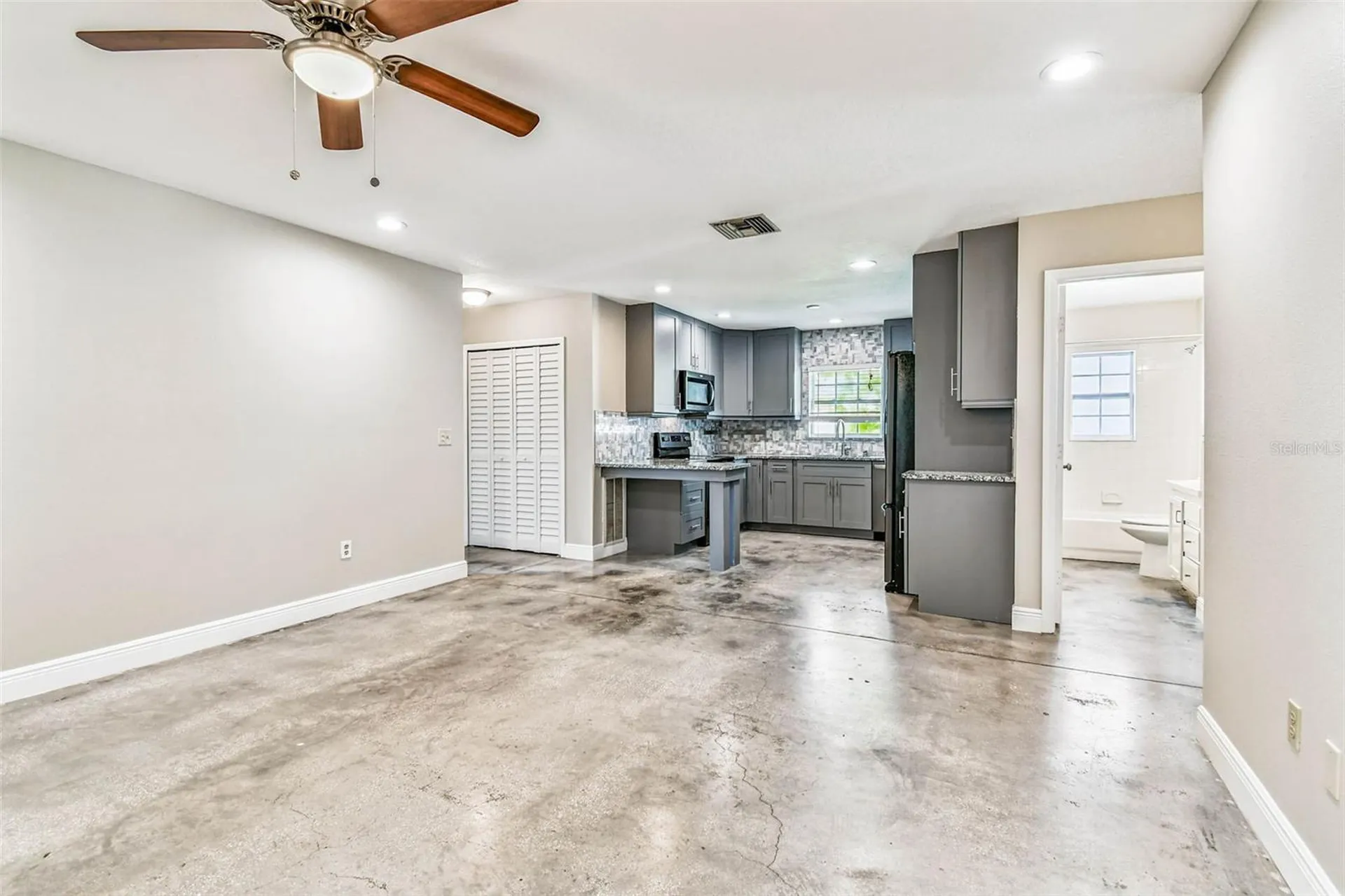 1101 81st Avenue N St Petersburg FL 33702