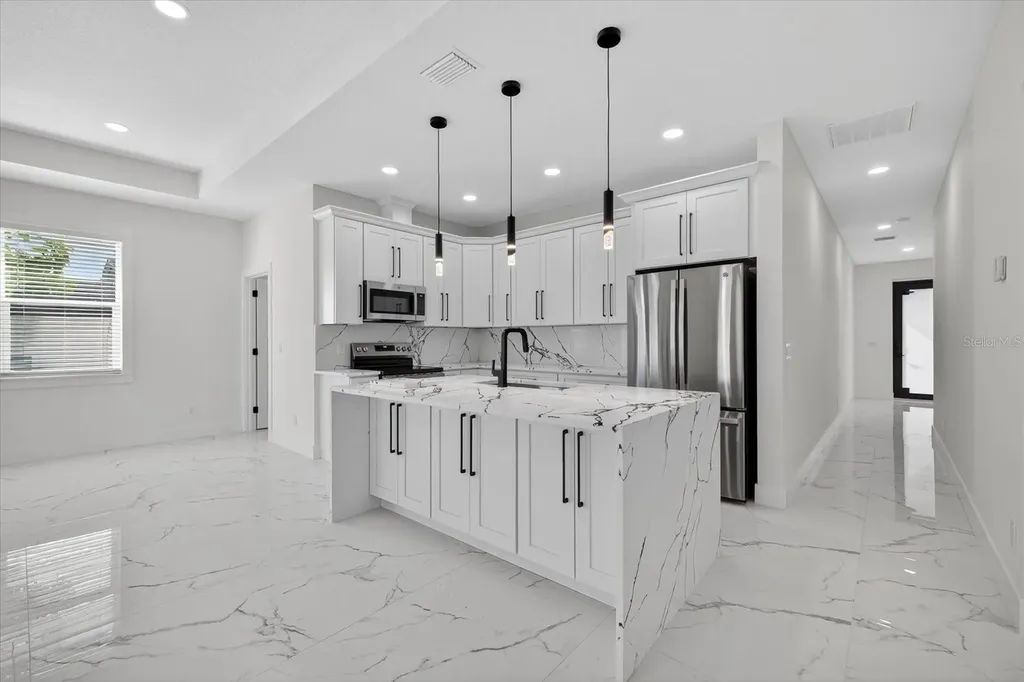 2719 W Saint John Street Tampa FL 33607