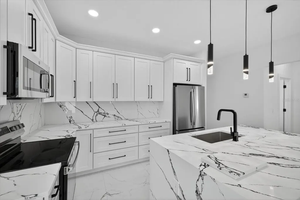 2719 W Saint John Street Tampa FL 33607