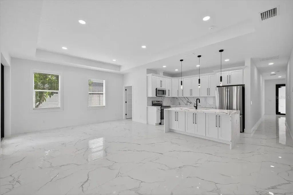 2719 W Saint John Street Tampa FL 33607