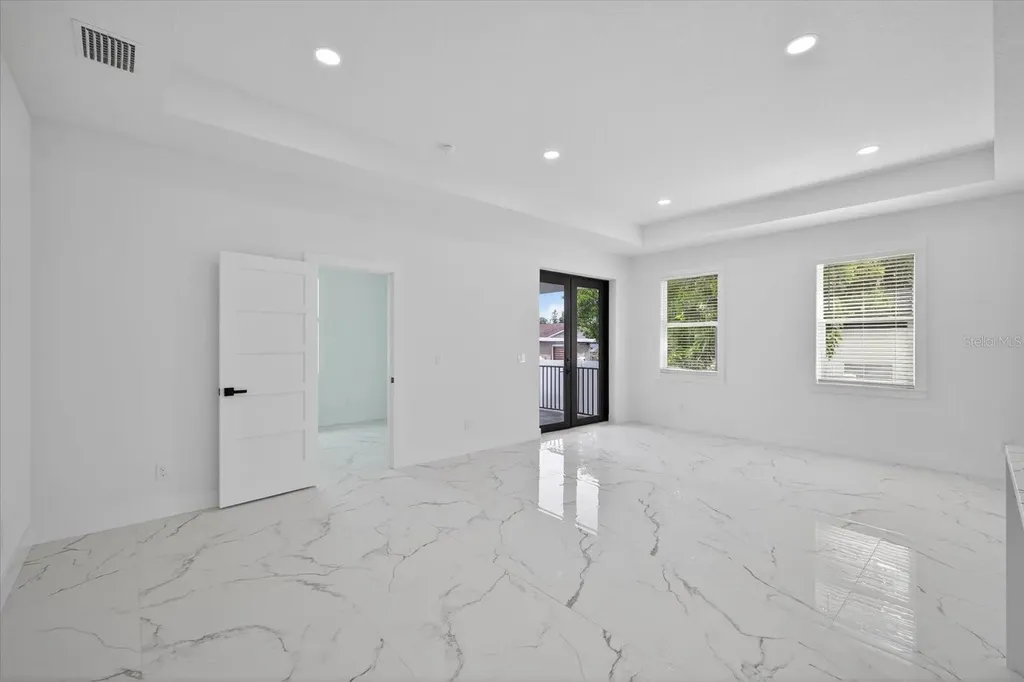 2719 W Saint John Street Tampa FL 33607