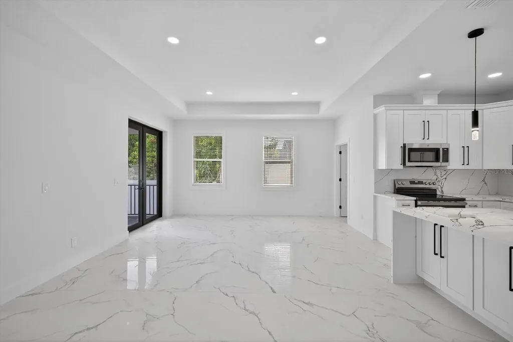 2719 W Saint John Street Tampa FL 33607