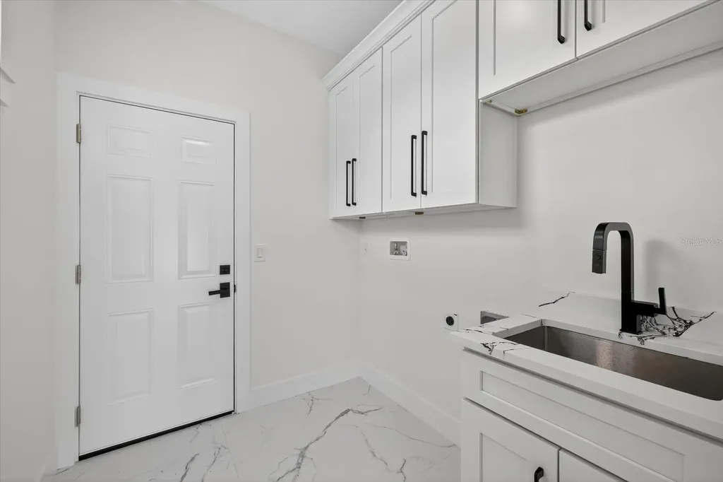 2719 W Saint John Street Tampa FL 33607