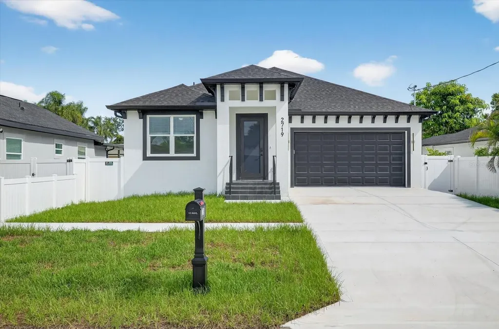2719 W Saint John Street Tampa FL 33607