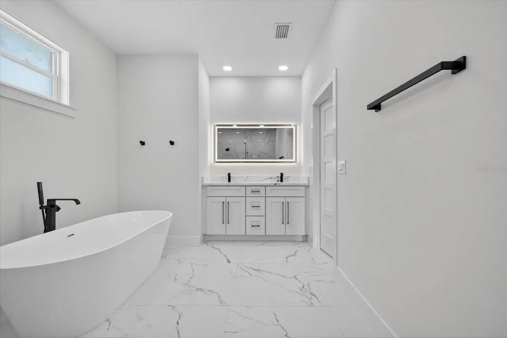 2719 W Saint John Street Tampa FL 33607
