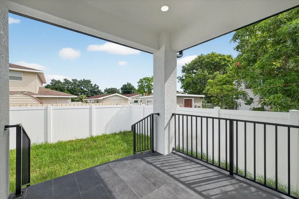 2719 W Saint John Street Tampa FL 33607