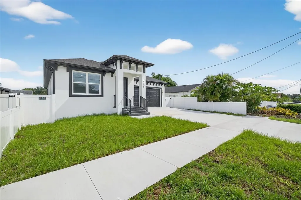 2719 W Saint John Street Tampa FL 33607