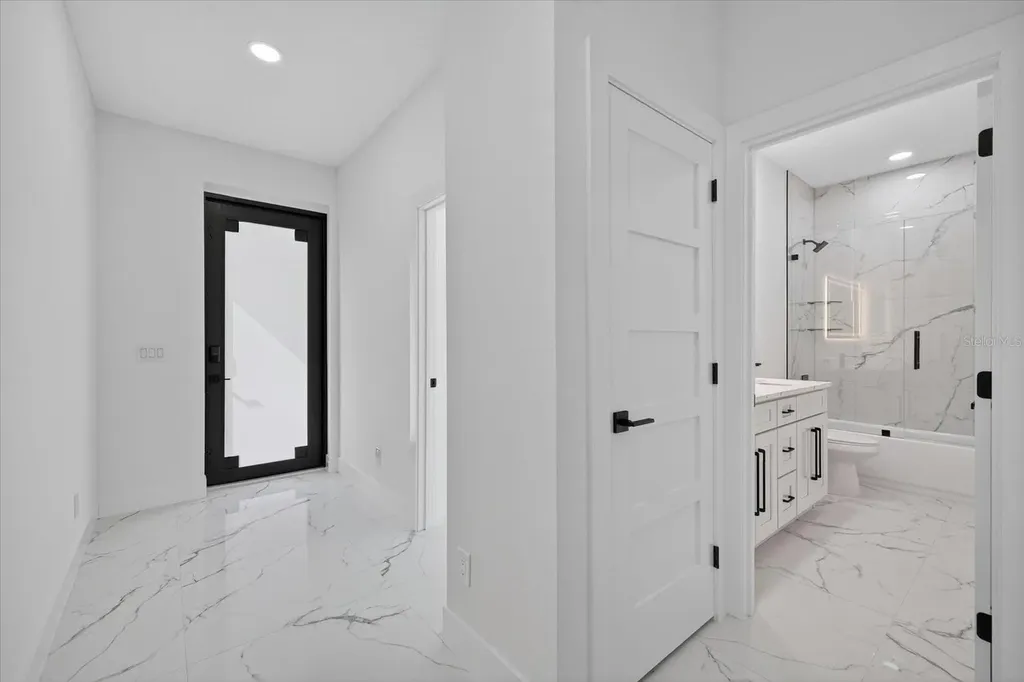 2719 W Saint John Street Tampa FL 33607