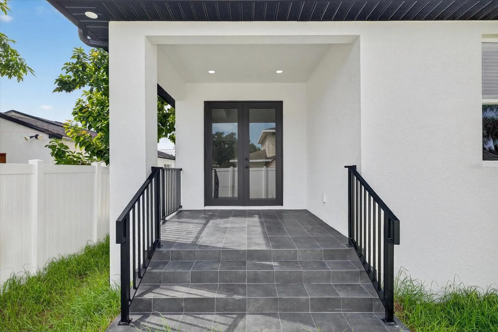 2719 W Saint John Street Tampa FL 33607