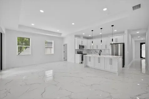 2719 W Saint John Street Tampa FL 33607