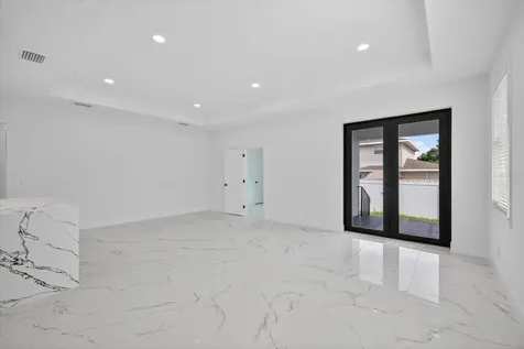 2719 W Saint John Street Tampa FL 33607