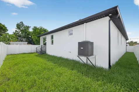 2719 W Saint John Street Tampa FL 33607