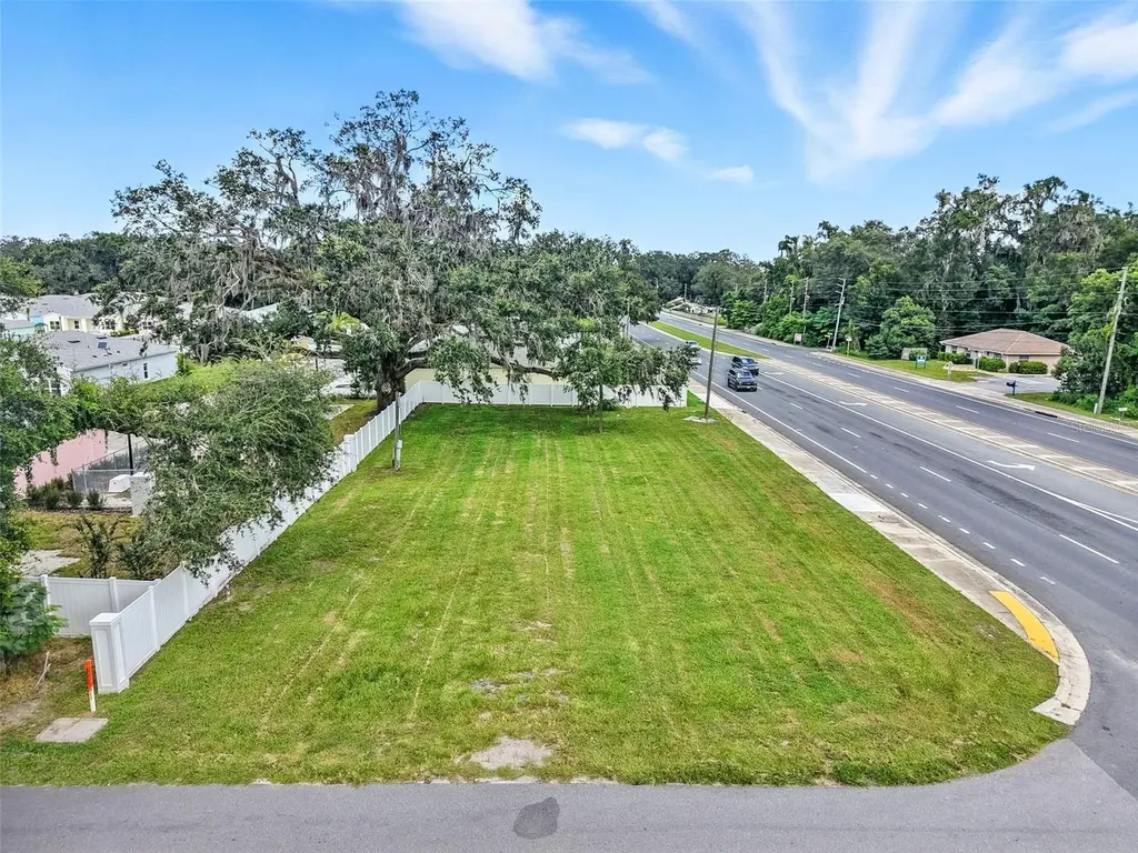 12182 N Us Highway 301 Oxford FL 34484
