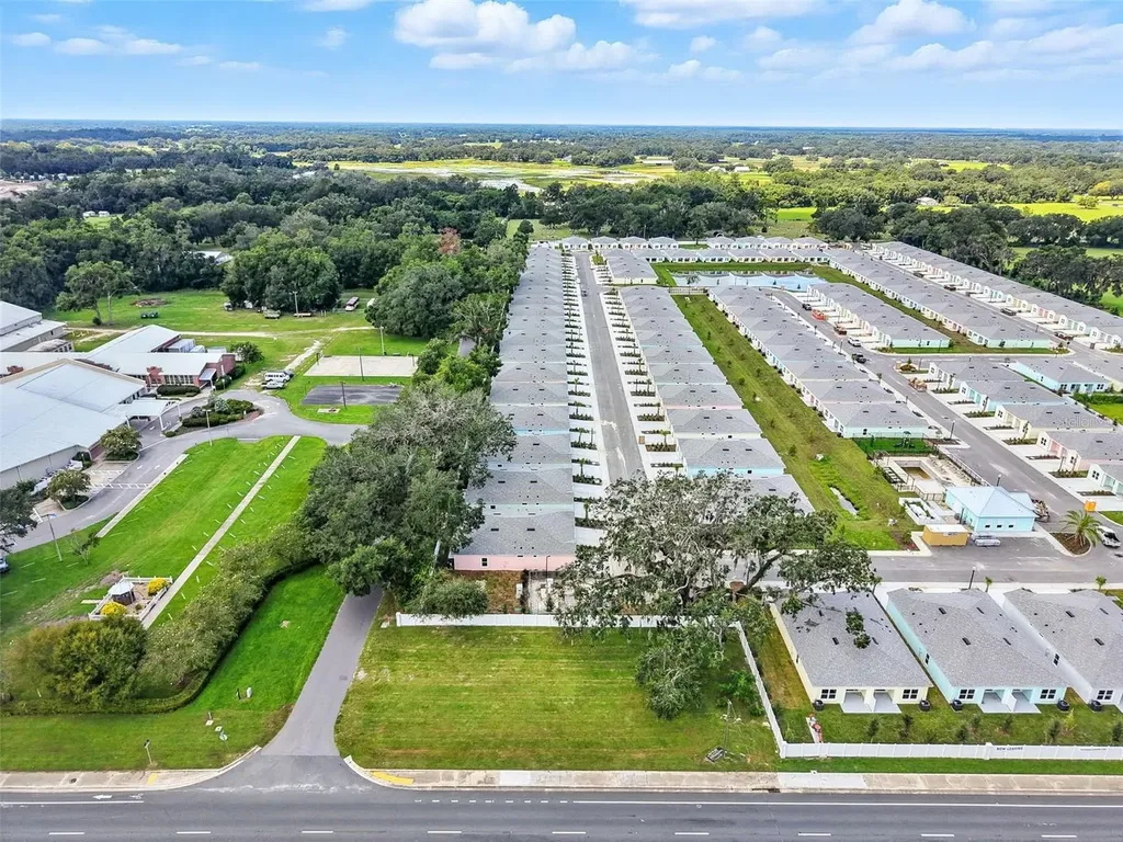 12182 N Us Highway 301 Oxford FL 34484