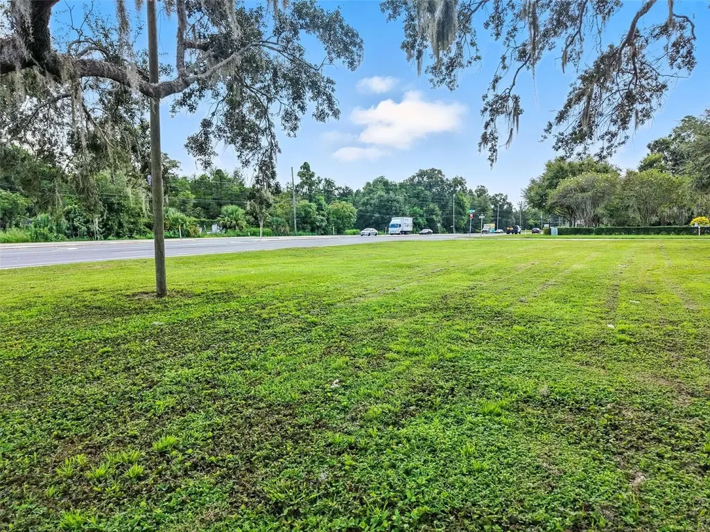 12182 N Us Highway 301 Oxford FL 34484