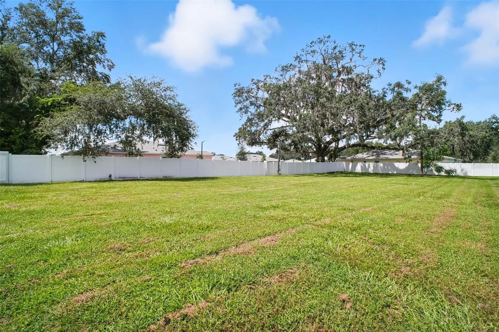 12182 N Us Highway 301 Oxford FL 34484