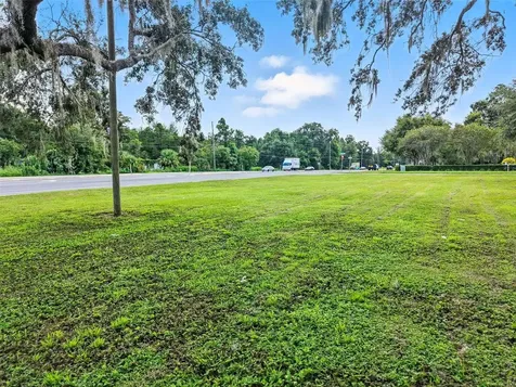 12182 N Us Highway 301 Oxford FL 34484