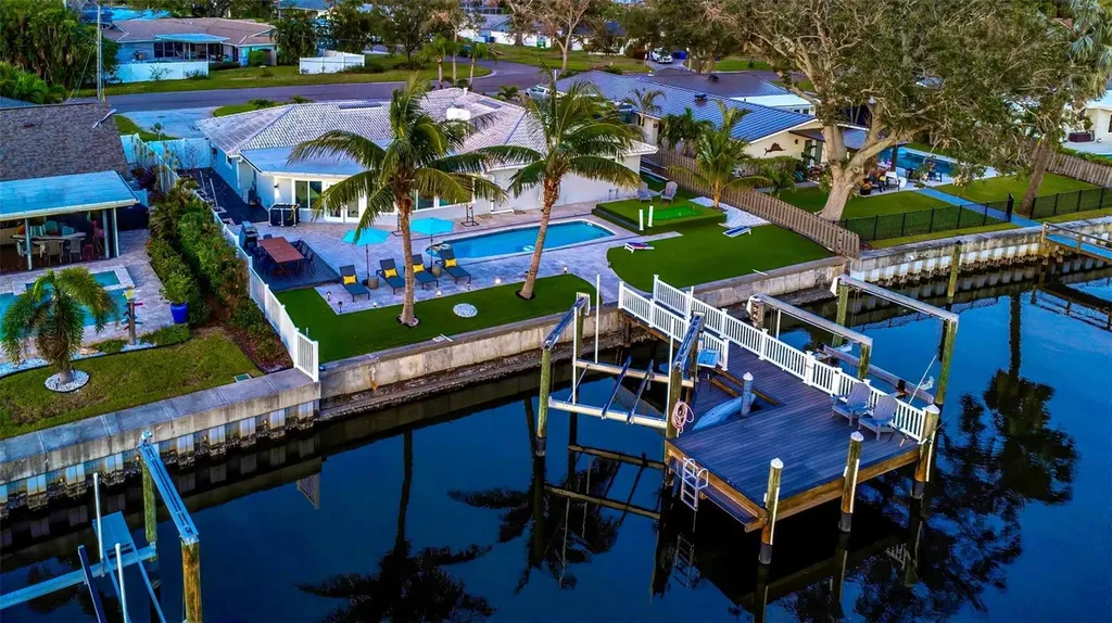3854 42nd Avenue S St Petersburg FL 33711